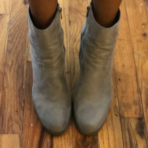 🍾🍾SOLD🍾🍾 Rollins Grey Frost Suede Booties - Picture 5 of 8